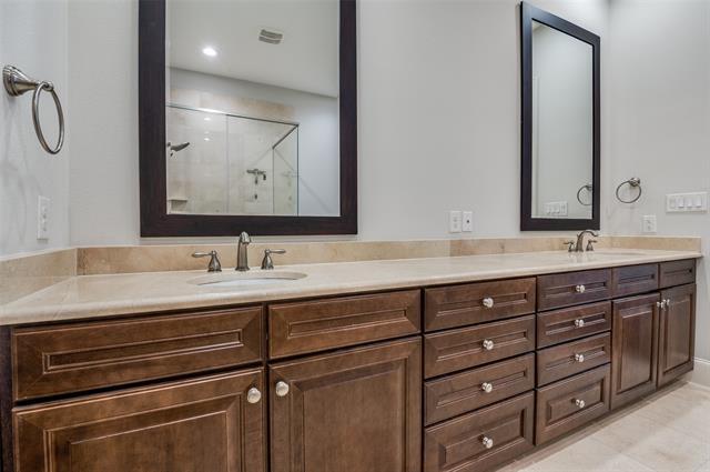 Building Photo - 2110 Helsminster Dr
