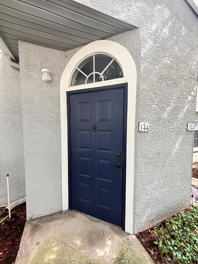 Building Photo - 1613 Columbia Arms Cir
