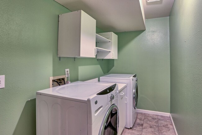 Building Photo - 4 Bedroom home in Fort Collins