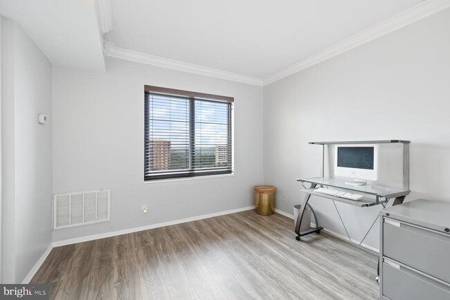 Building Photo - 203 Yoakum Pkwy