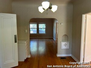 Building Photo - 224 E Rosewood Ave