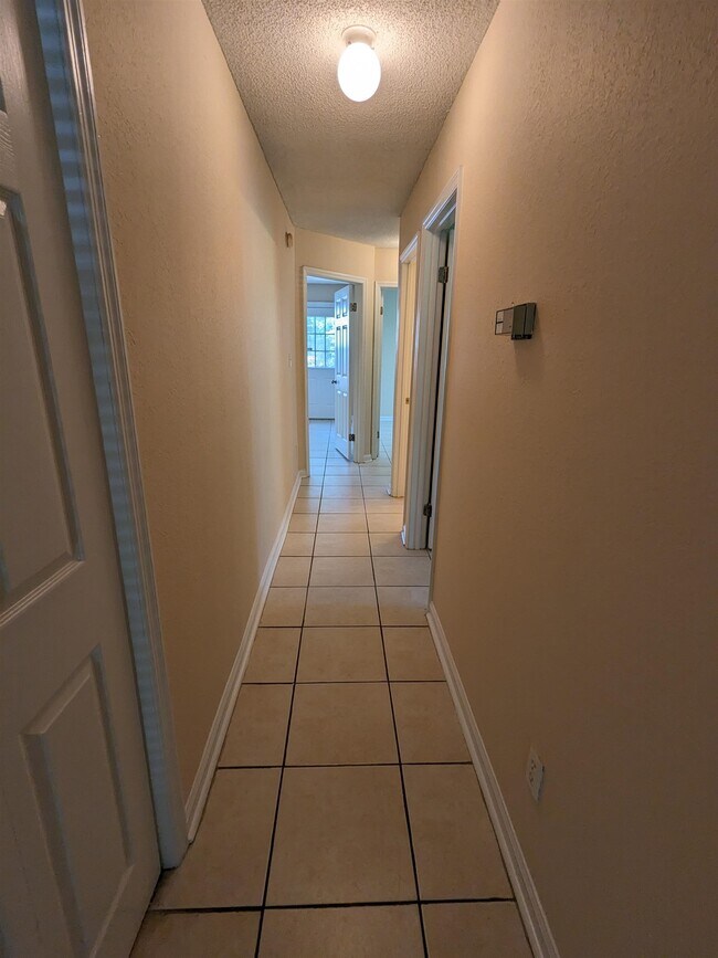 Building Photo - 3412 Daylily Ln