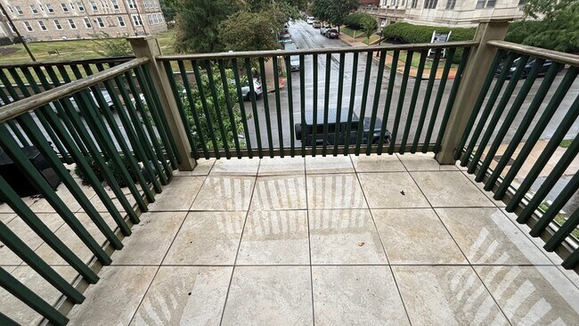 Building Photo - 348 N Newstead Ave