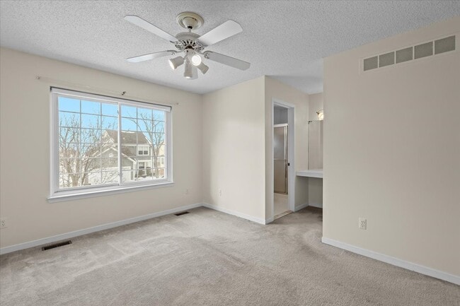 Building Photo - 31112 Columbia Dr