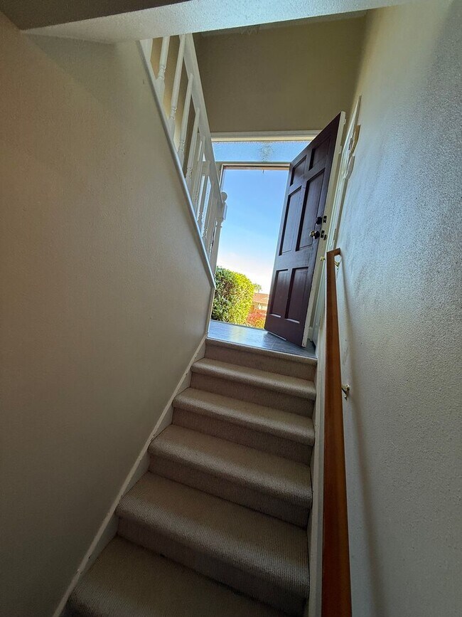 Building Photo - Entertainer’s Dream in NE Portland – Fully...