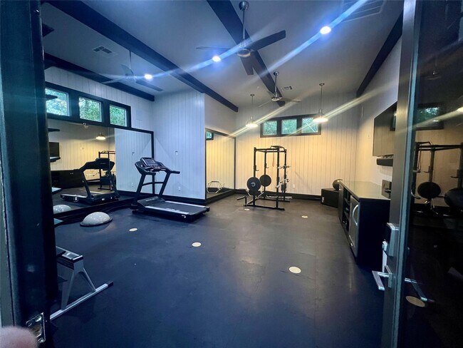 Building Photo - 10 Player Pond Pl