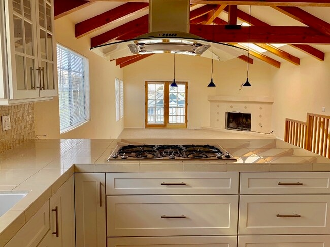 Building Photo - 1642 Harper Ave