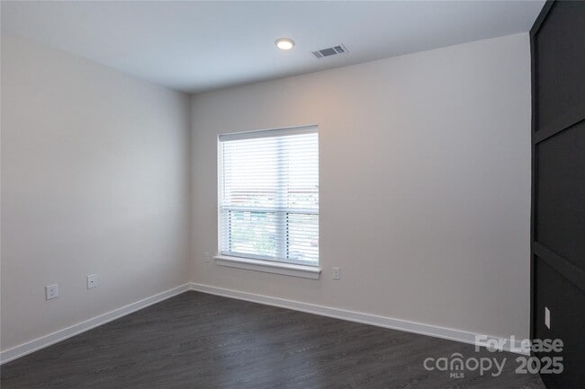 Building Photo - 3630 N Davidson St