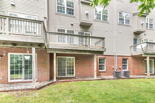 Building Photo - 3046 Barclay Way