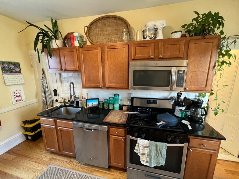 Building Photo - 12 Claremon St