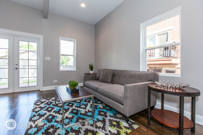 Building Photo - 806 S Oakley Blvd