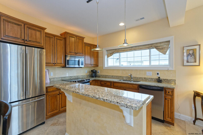 Building Photo - 108 Valley Pointe Dr