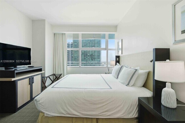 Building Photo - 1395 Brickell Ave