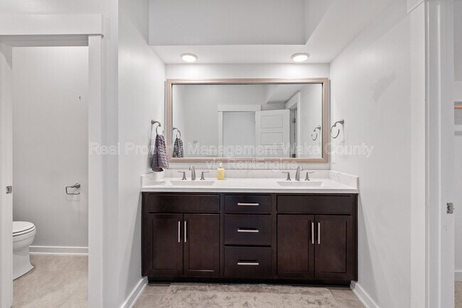 Building Photo - 410 Triumph Ln