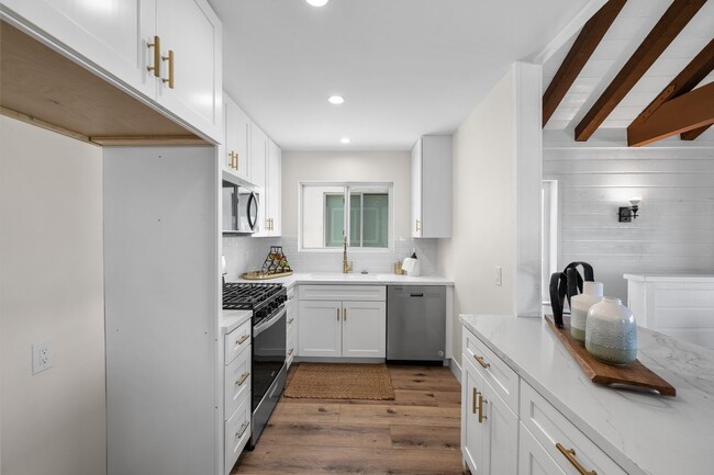 Building Photo - 212 Orange St