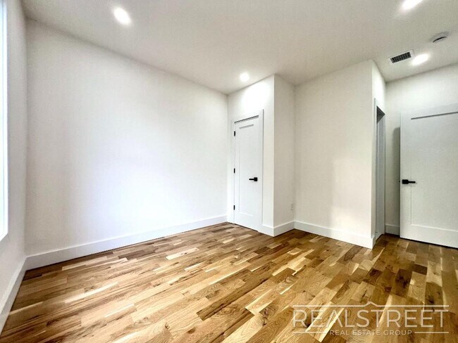 Building Photo - BRAND NEW 4 BED 2 BATH WITH W/D IN UNIT!