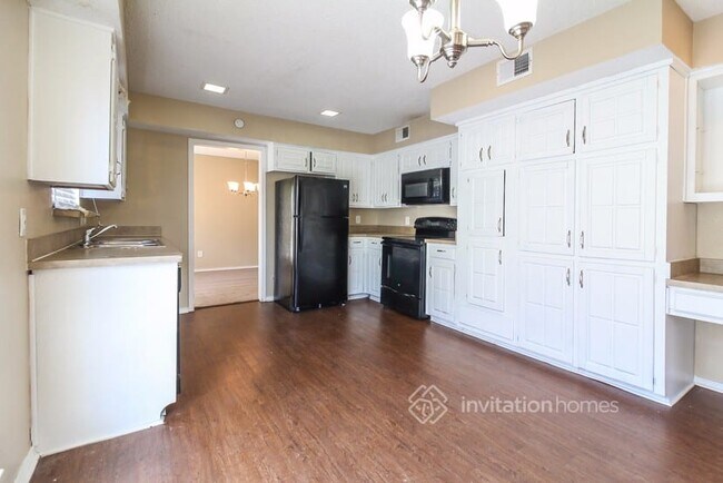 Building Photo - 5345 Heather Glen Dr