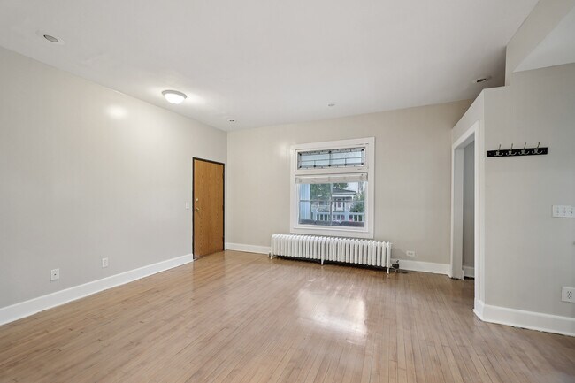 Building Photo - 515 W 25th St