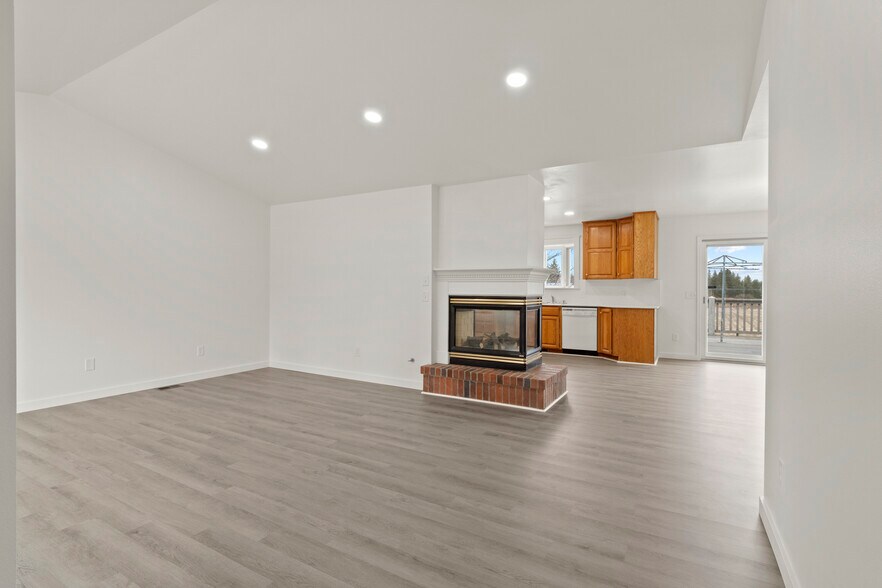 Building Photo - 5704 W Garden Springs Rd