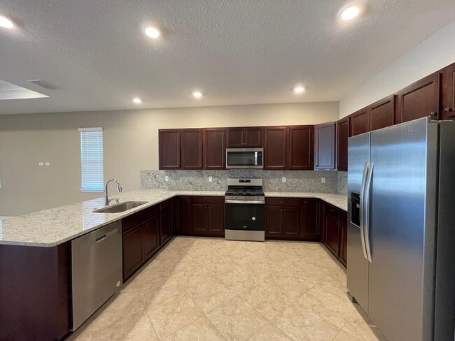 Building Photo - ***Move-In Special: 2 Weeks Free Rent! | B...