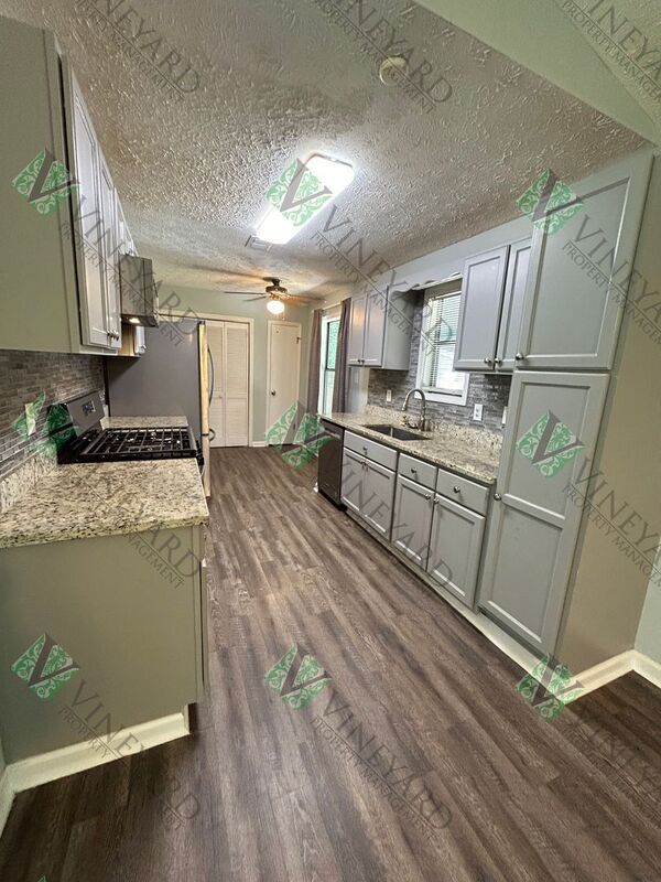 Building Photo - 351 Knollwood Lane