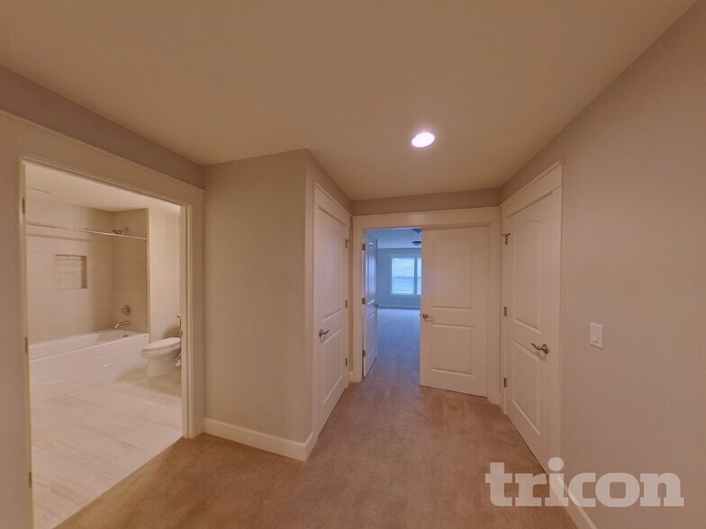 Building Photo - 2604 NE 175th St