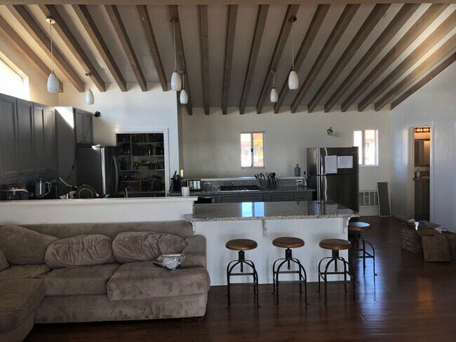 Building Photo - 6557 Del Playa Dr