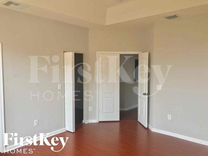Building Photo - 2222 Portofino Ave
