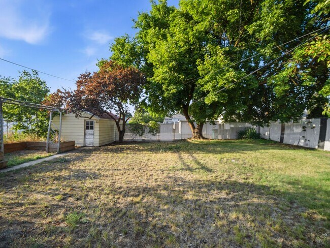 Building Photo - 2716 W Everett Ave