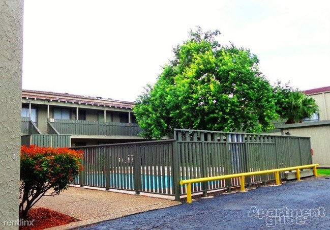 Building Photo - 4022 Montego Dr