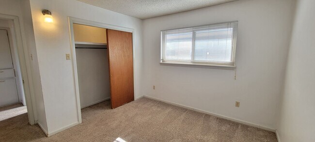 Building Photo - re1417