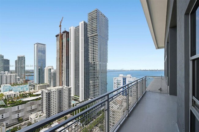Building Photo - 2150 N Bayshore Dr