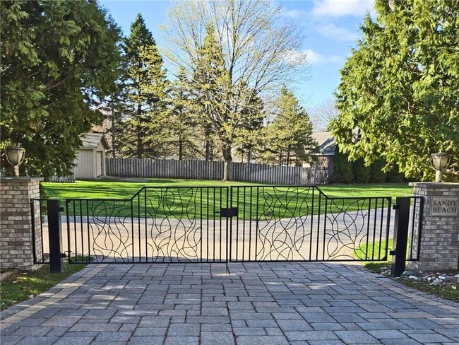 Building Photo - 3995 N Shore Dr