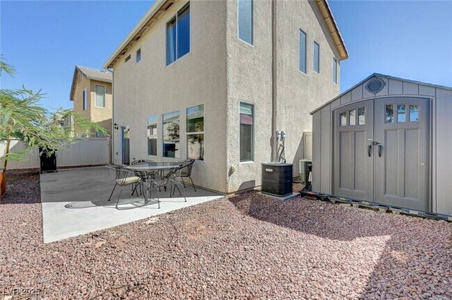 Building Photo - 2586 Begonia Valley Ave