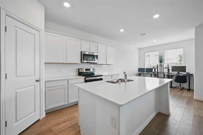 Building Photo - 132 Wyndemere Ln