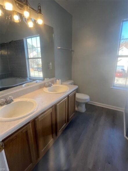 Building Photo - 245 Wexford Dr W