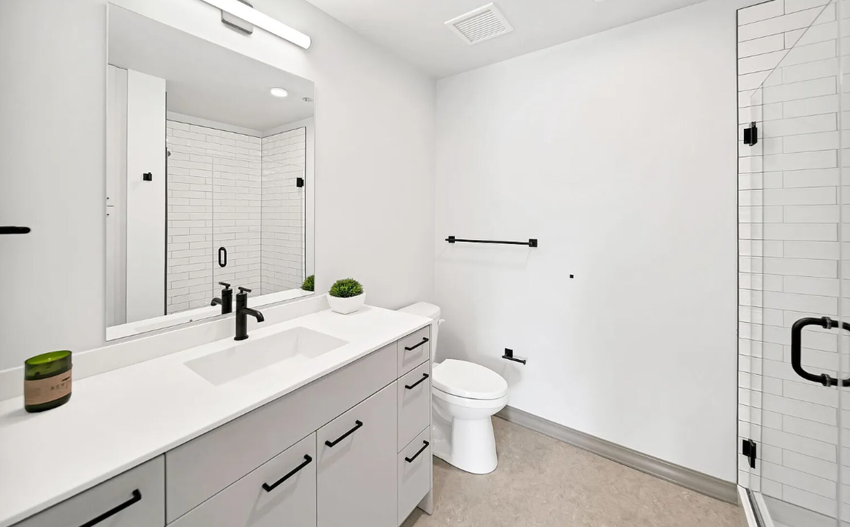 Building Photo - 2141 N Elston Ave