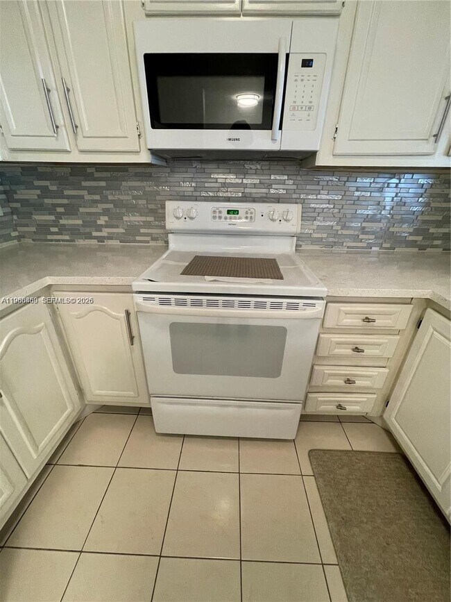 Building Photo - 13685 NE 10th Ave