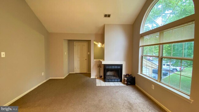 Building Photo - 1010 Foxmeadow Dr