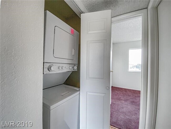 Building Photo - 4768 W Sand Creek Ave