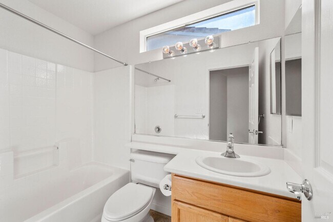 Building Photo - 332 Watson Hollow Dr