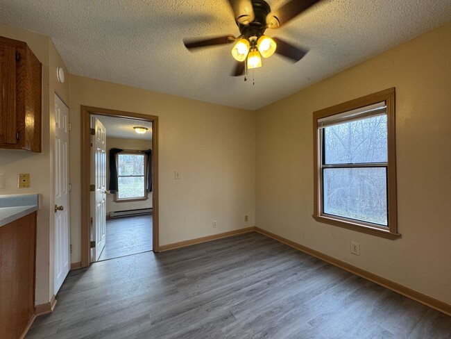 Building Photo - Cozy 1 Bedroom Home Located within Walking...