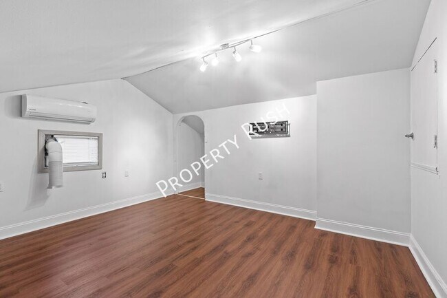 Building Photo - 3404 Frawley St