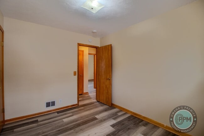 Building Photo - 3 Bed Home | 67th & Blondo