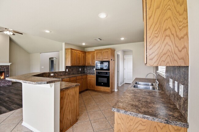 Building Photo - 3 Bed | 2 Bath | Jenks | Available Now