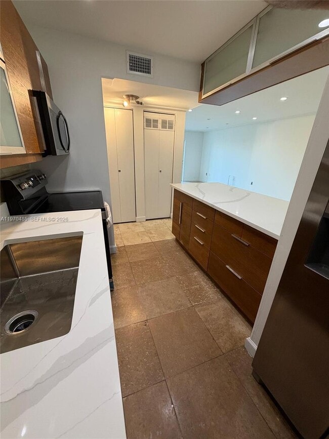 Building Photo - 4670 W 13th Ln