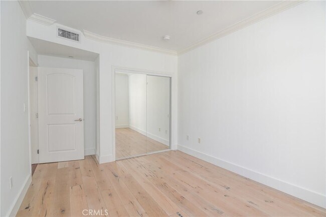 Building Photo - 11848 Kiowa Ave