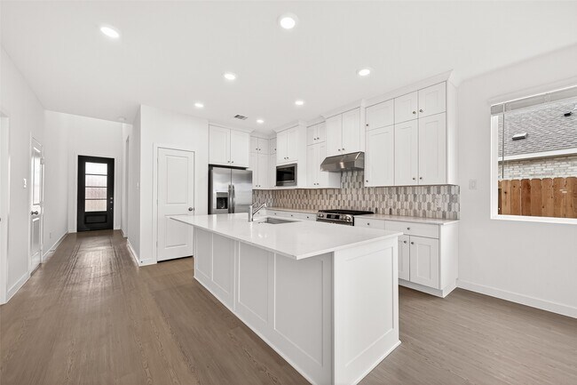 Building Photo - 31838 Blossom Ln