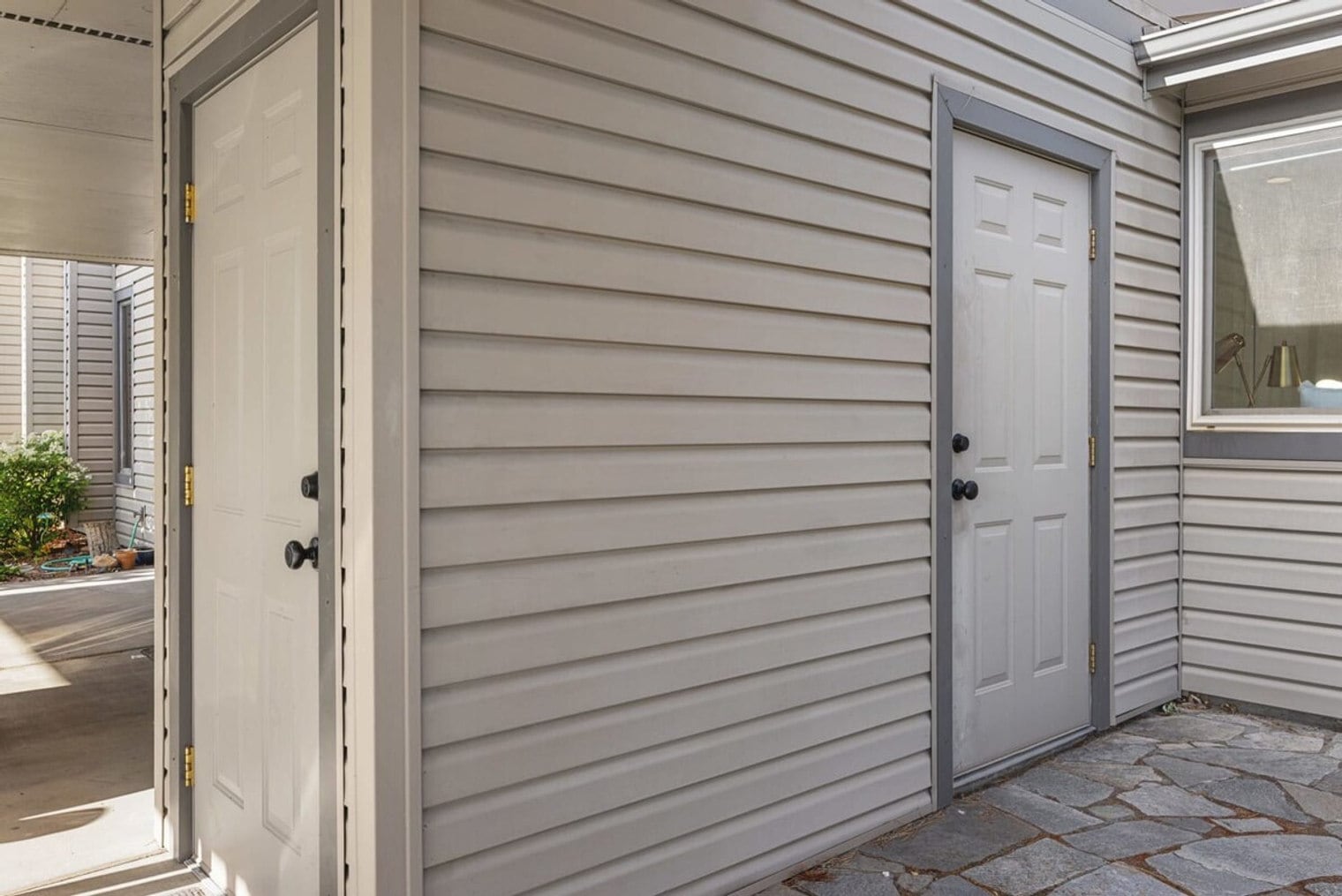 Building Photo - 2890 N Mountain Rd