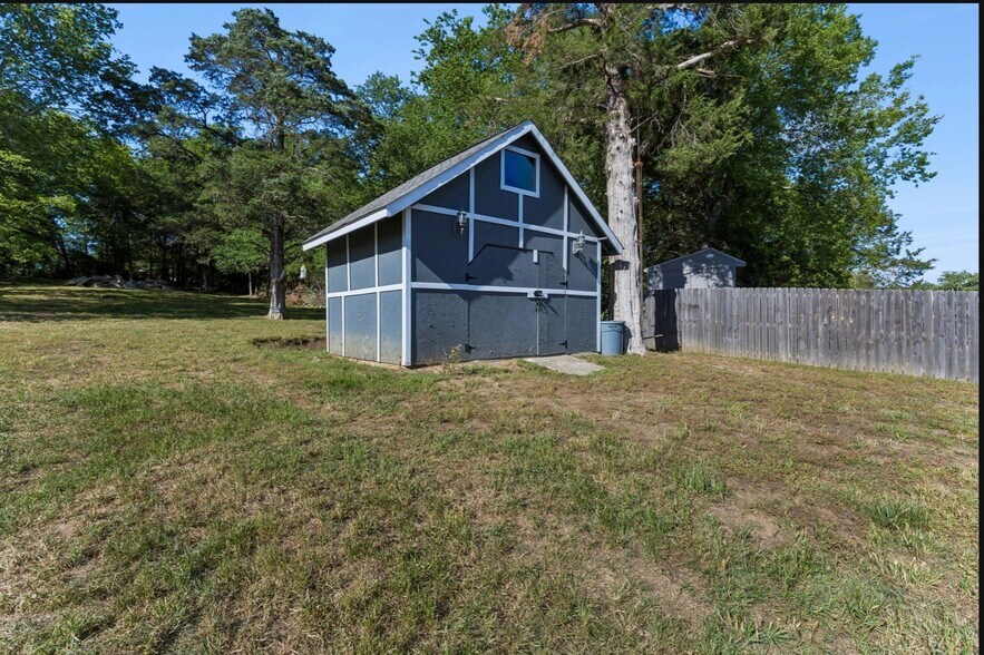 Building Photo - 15 Cedar Creek Dr